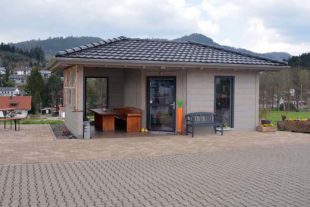 2021-4-14-ZE-UH-hps-Corinnas Hofladen-DSC_9358 2_k