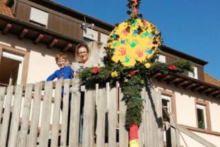 2021-4-29-OH-sp-Kiga Sonnenblume-Palmen für den Spielplatz-5604dc78-1570-45d3-8e78-352e03af15c5