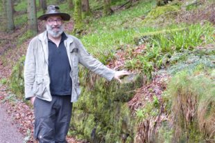 2021-5-21-NO-bia-Nordrach-u-Holzlademauer hochkant