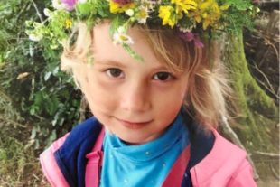 2021-7-28-ZE-UH-privat-Kindergarten Kleine Wolke-Waldwoche-Blumen-Kränze