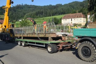 Fußgänger-Kirchbrücke abgebrochen