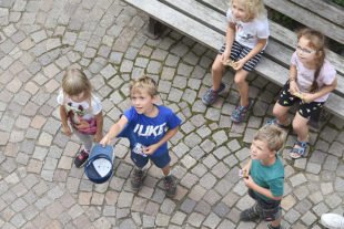 2021-8-18-NO-Andrea Neumaier-Kiga-Schulfüchse verlassen Bau- Bild 1