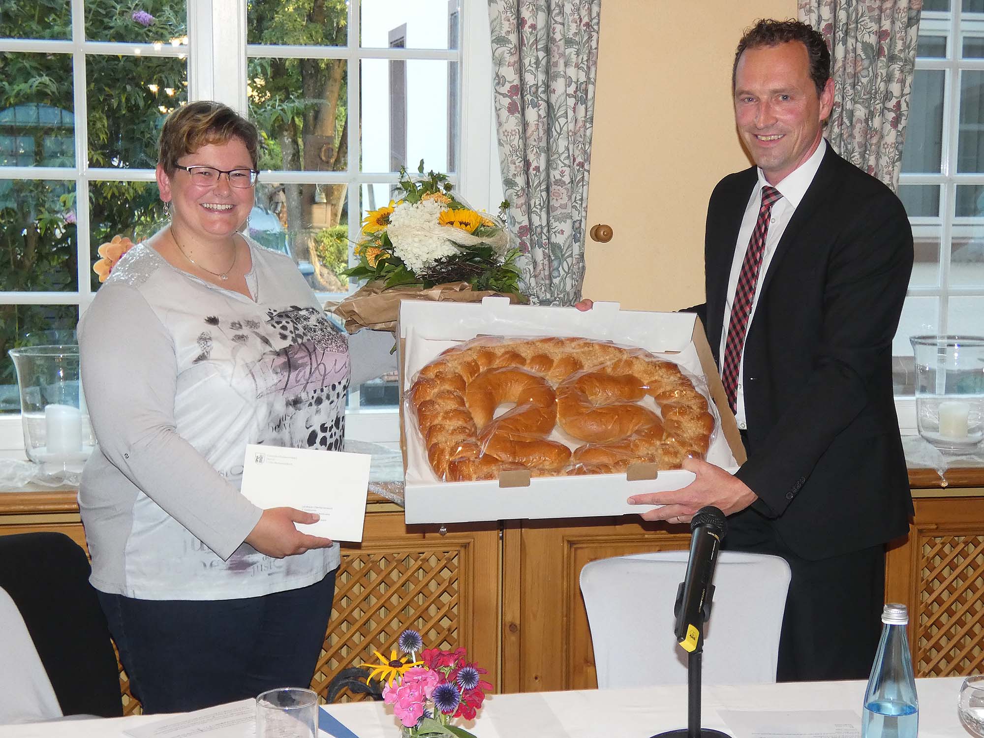 2021-8-2-OH-bia-Landfrauen-und-HB Präsentübergabe Weith Armbruster