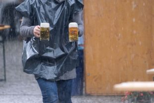 2021-8-23-OH-vo- Mega Biergarten Sauseschritt XT4V0305_1