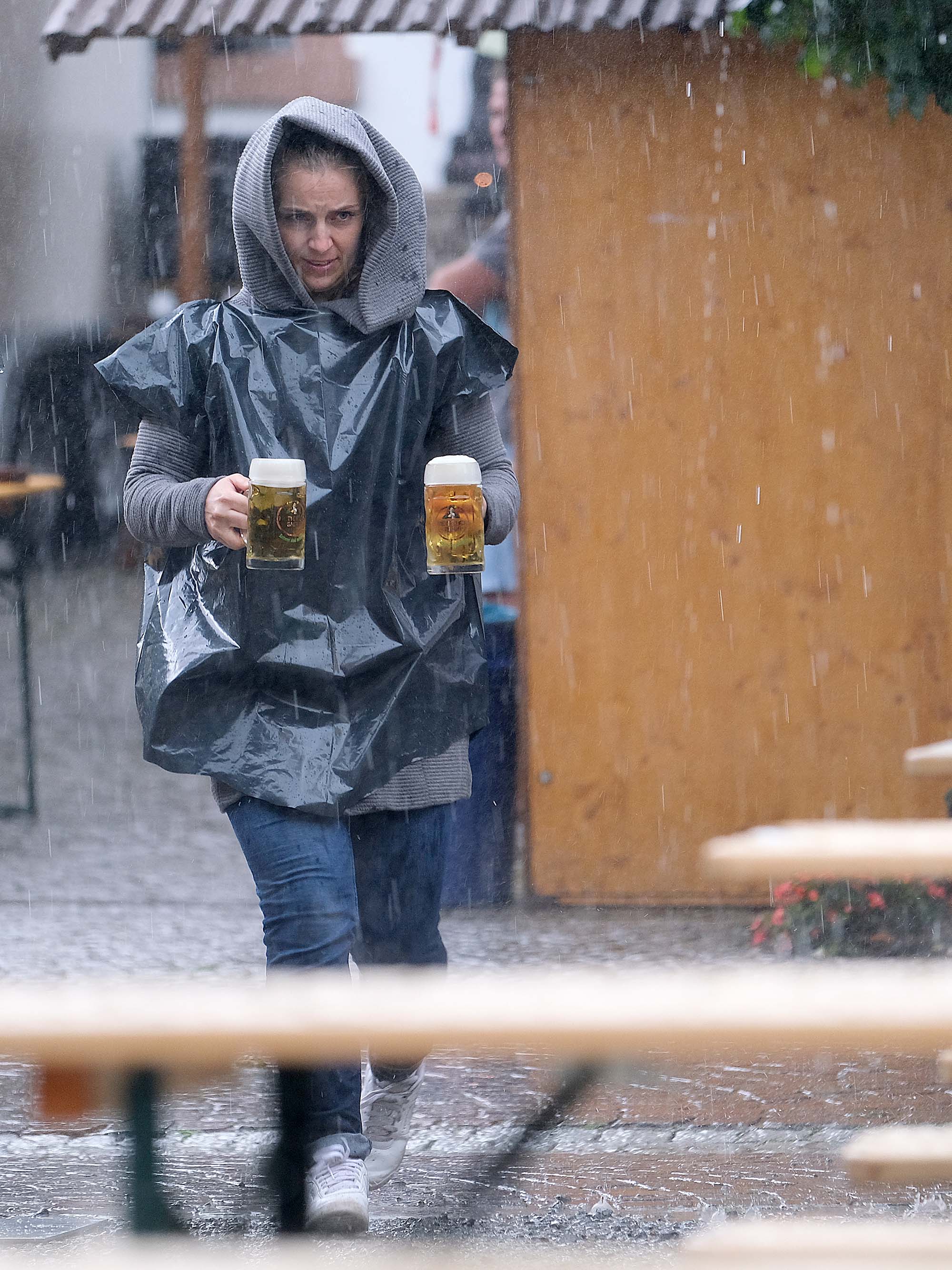 2021-8-23-OH-vo- Mega Biergarten Sauseschritt XT4V0305_1