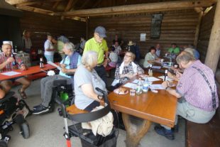 2021-8-23-ZE-bia-VdK_u-Blick in Hütte