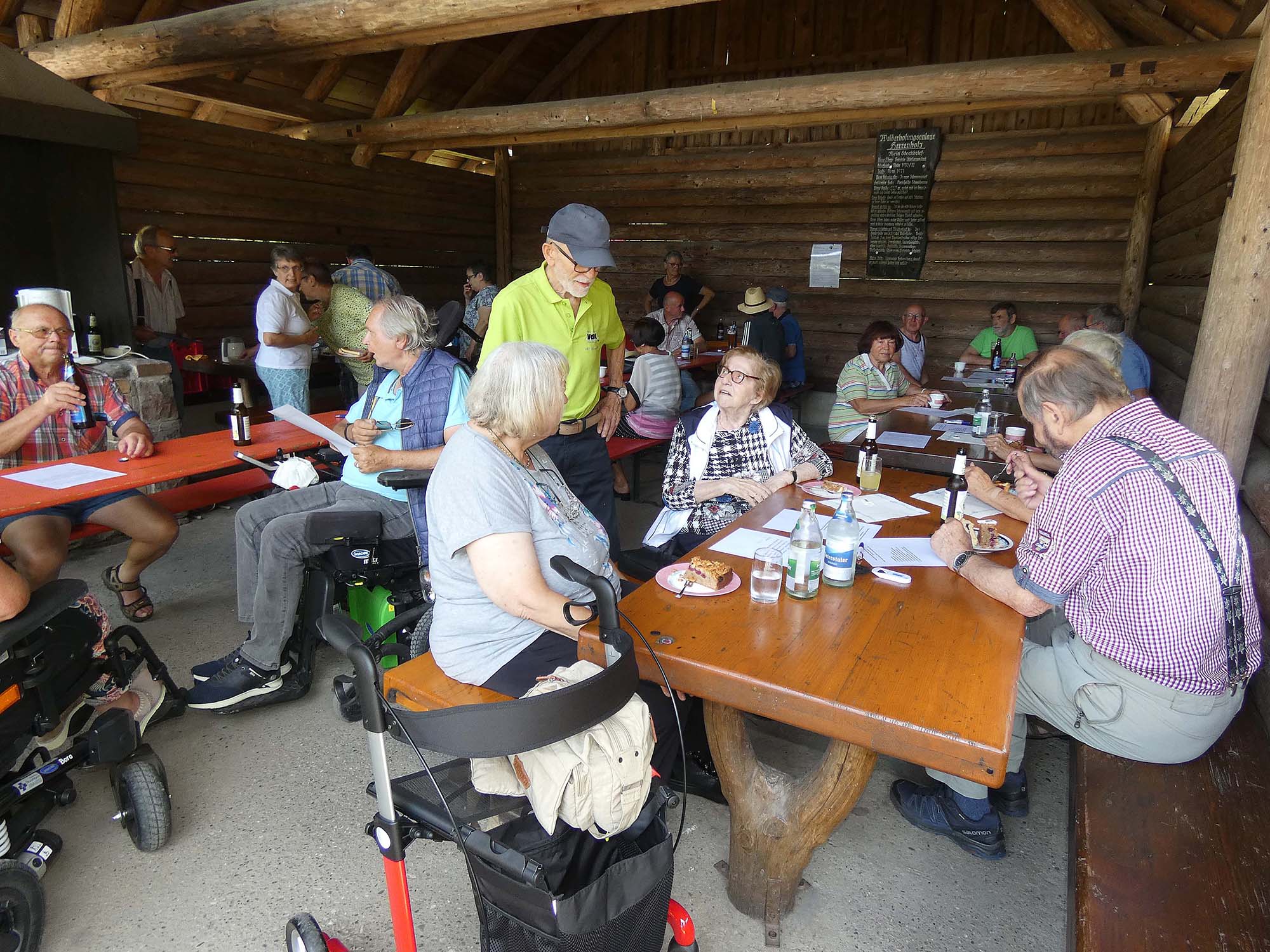 2021-8-23-ZE-bia-VdK_u-Blick in Hütte