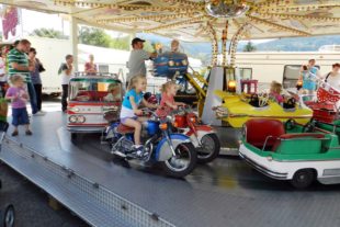 2019-9-6-ZE-UH-hpw-Kilwi Kollektiv kilwi einst und heute Ki-Karussell