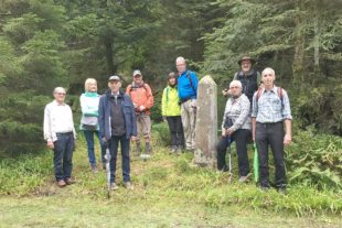 2021-9-22-NO-hv-Histor. Verein-Wanderung Höhenhöfe-Steinerner Wegweiser