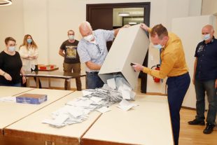 2021-9-27-OH-Anne-Kathrin Heizmann-Bundestagswahl-Wahlurne_Oberharmersbach