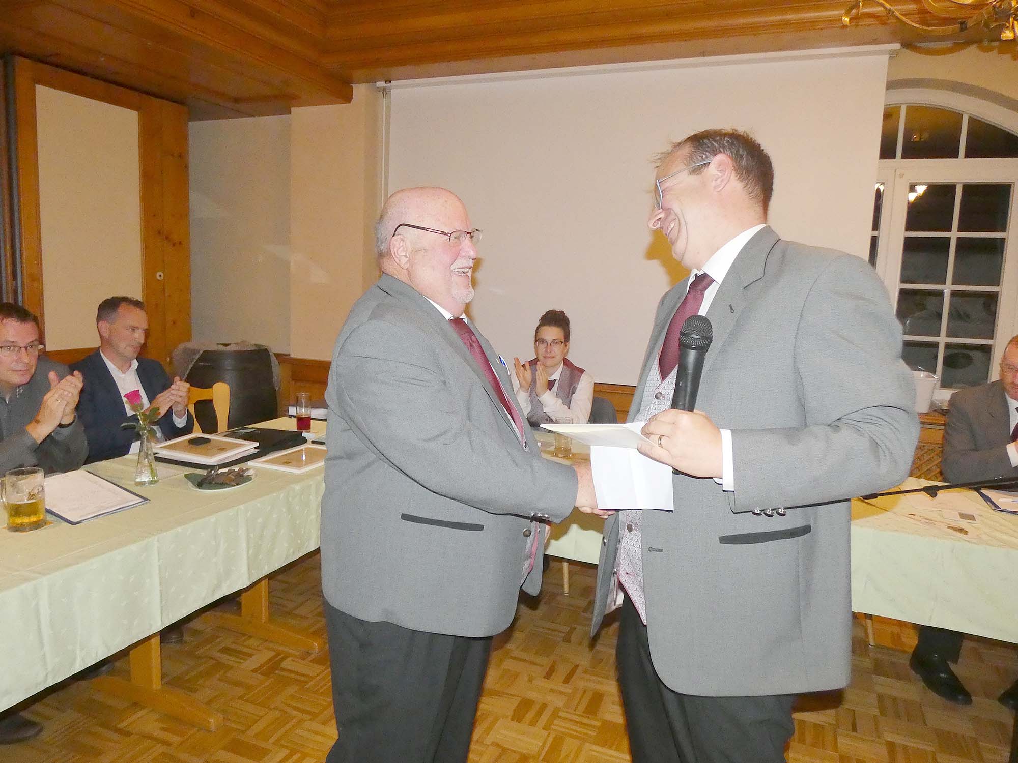 2021-9-27-OH-bia-Miliz- und Trachtenkapelle-u-SP Ehrung 45 Jahre Karl-Heinz Atamaniuk_Michael Gutmann