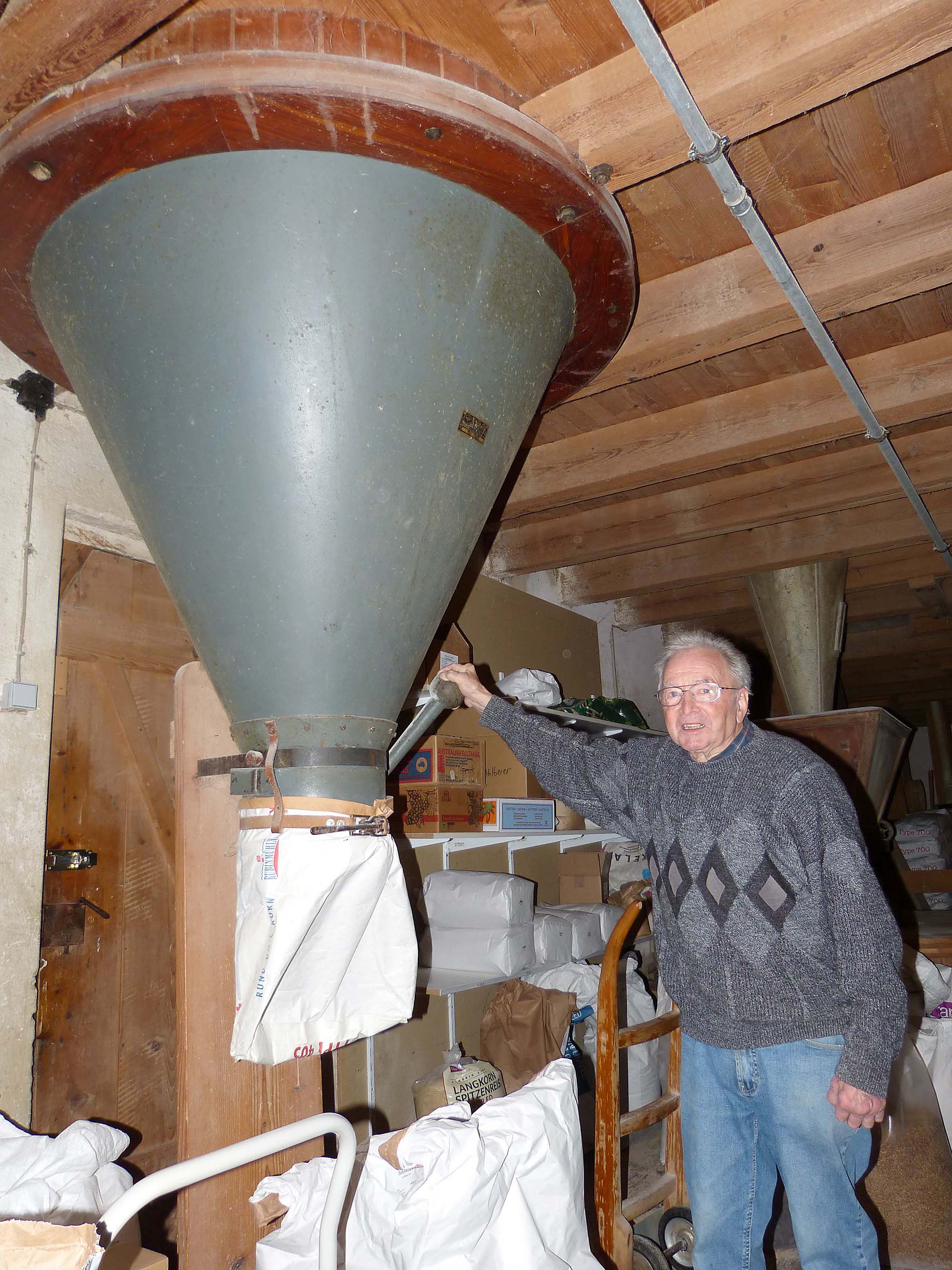 2021-9-3-ZE-UIH-bia-Rösslemühle-u-SP Mehlabfüllen