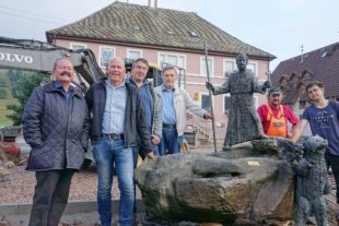Gallusbrunnen jetzt an seinem Platz