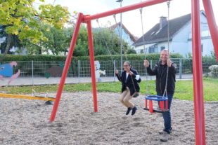 Gemeinde erfüllt Eltern-Wünsche auf dem Spielplatz »Tannenweg«