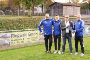 2021-10-25-BI-FVB- Trainingsanzüge Übergabe_ringwald