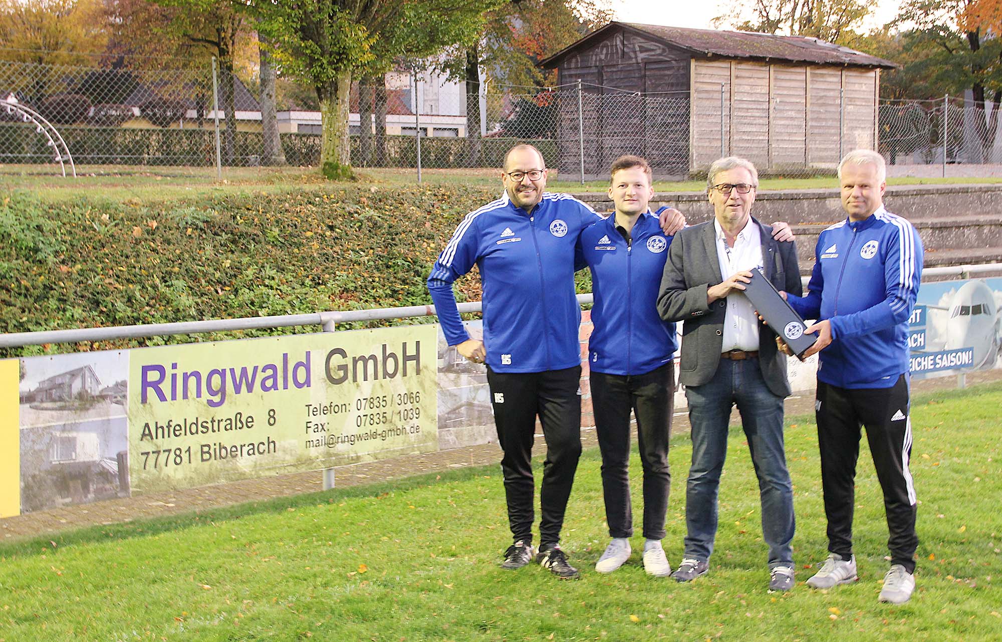 2021-10-25-BI-FVB- Trainingsanzüge Übergabe_ringwald