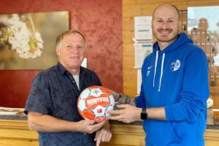 2021-10-29-ZE-UH-Verein-FVU_Ballspende_Klosterbräu_Paul