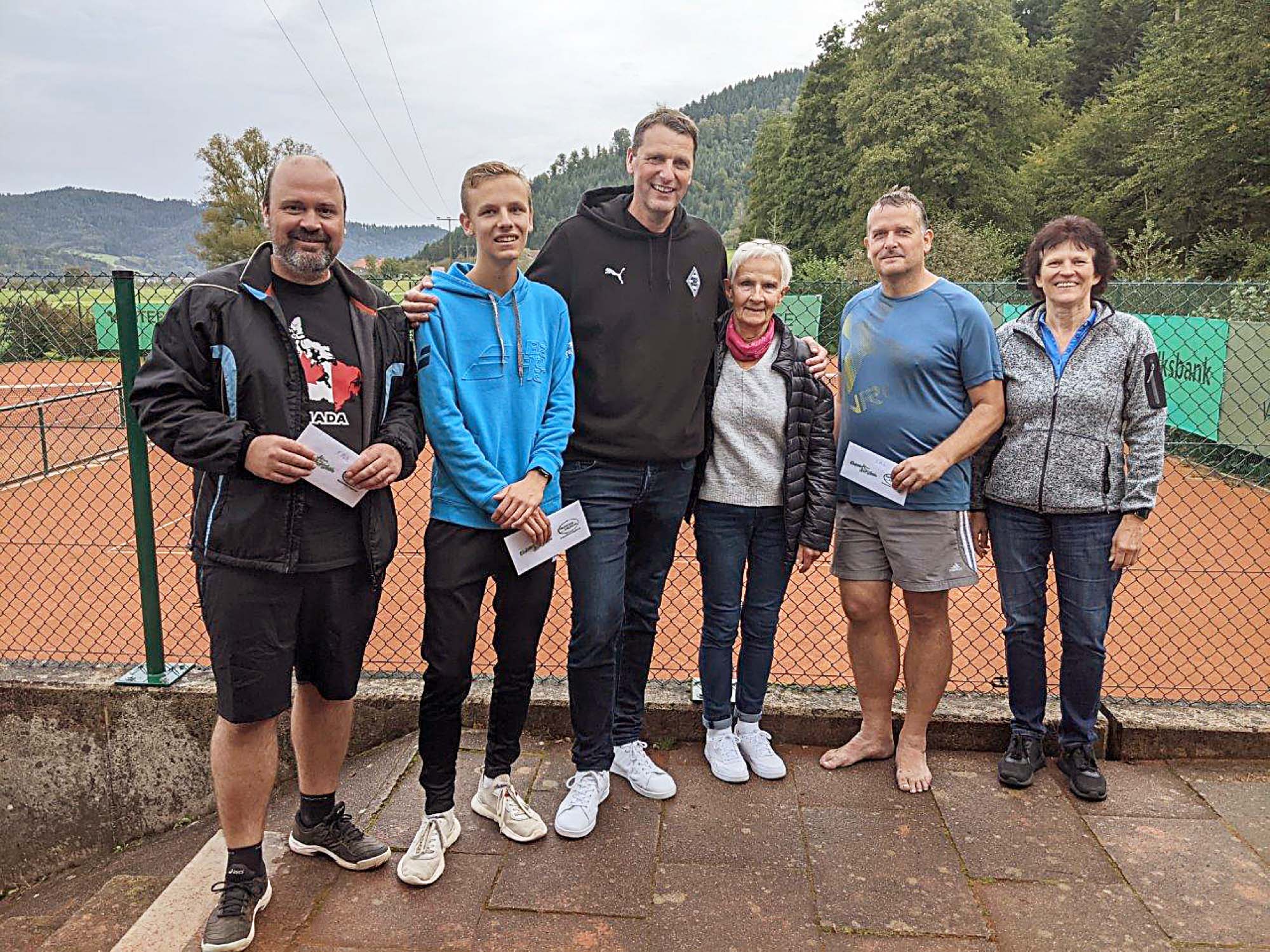 2021-10-8-BI-Veronika Grimm-TCB Saisonabschluss-Bild 2 Vorstand-u-Preisträger