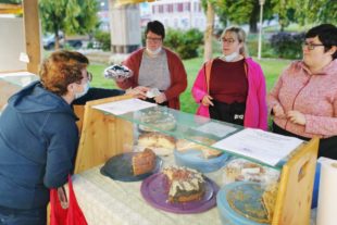 2021-10-8-NO-Theresa Herrmann- Kuchenverkauf Trachtenkapelle- d5790d4c-2e75-46a6-a50c-c7d212bd1f99