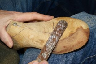 2021-11-17-BI-bia-Ketterhaus-Werner Benz-SP Leisten feilen