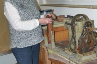 2021-11-22-ZE-UH-bia-Blumtritt Hutschmuck-SP Drahtwickelmaschine (2)