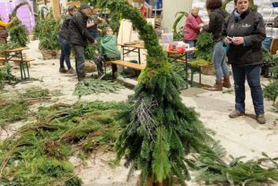 2021-11-26-NO-Touristen-Info-Nordi Rätselweg-Bauhof Wichtelbäume
