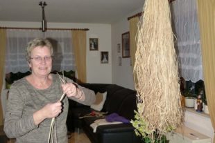 2021-12-1-BI-bia-Strohschuhe-Schnaider-Baststrang