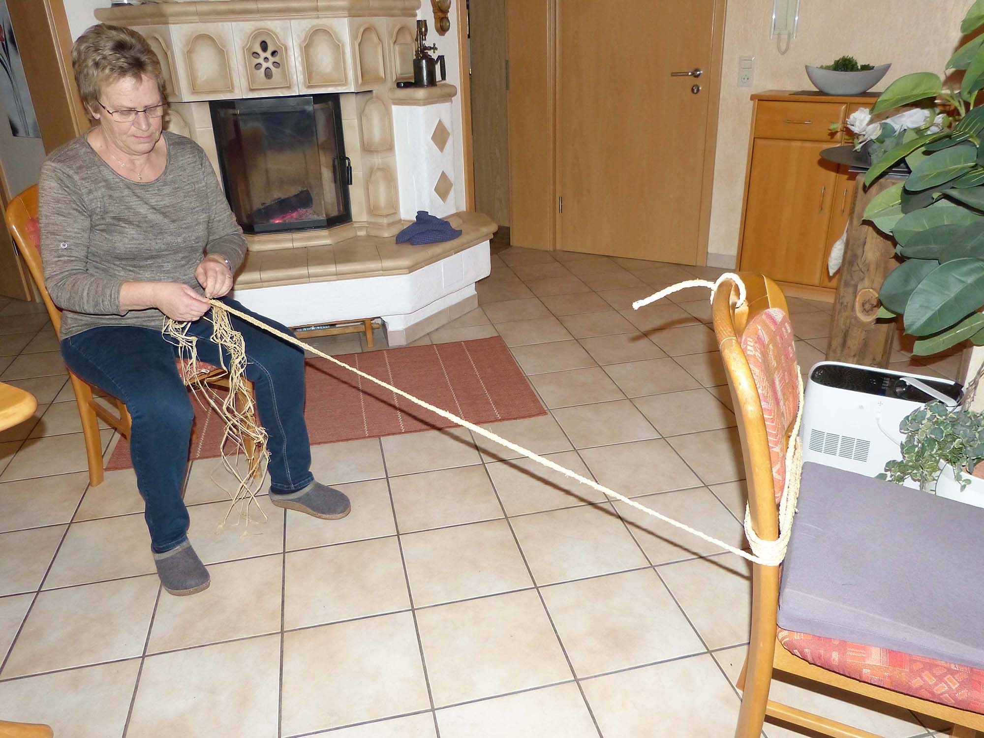 2021-12-1-BI-bia-Strohschuhe-Schnaider-Flechten braucht Platz