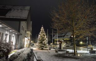 Weihnachtseinkauf in Zell a. H. – Nikolaus und Knecht Ruprecht  kommen ins Tannenbaumstädtle