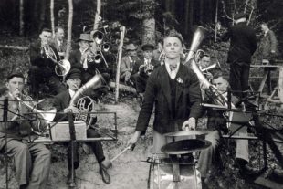 2021-12-10-ZE-UH-Verein-Musik Unterharmersbach-Geschichte-2021-12-10-ZE-UH-Verein-Musik Unterharmersbach-Geschichte-193x_1-Mai_red