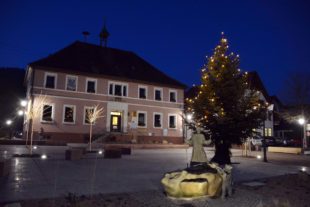 2021-12-23-ZE-UH-hps-Rathausplatz Unterharmersbach Weihnachten-DSC_2846 2