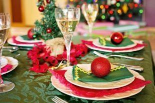 Weihnachtstisch-gedeckt-christmas-table-1909796_1920-pixabay-Nutzung-Nennung-FREI-4C