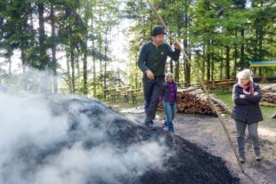 2022-1-21-NO-bia-Köhlerei-SP Köhler-u-Zuschauer bia