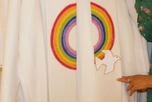 2022-2-16-BI-bia-Katja Kastens-und-SP Priesterstola mit Applikation