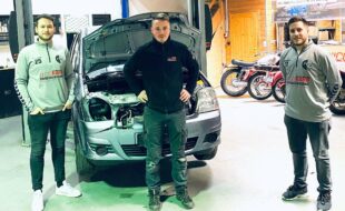 Handball-Herren mit neuen Oberteilen von Nico Korb Karosseriebau