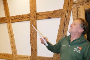 2022-3-16-OH-bia- Altes Handwerk Zimmerer-und-Fachwerk gebürstet