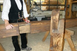 2022-3-16-OH-bia- Altes Handwerk Zimmerer-und-Trägerbalken (2)