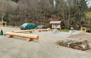 Premium-Parkplatz zum Premium-Wanderweg »Hahn & Henne«