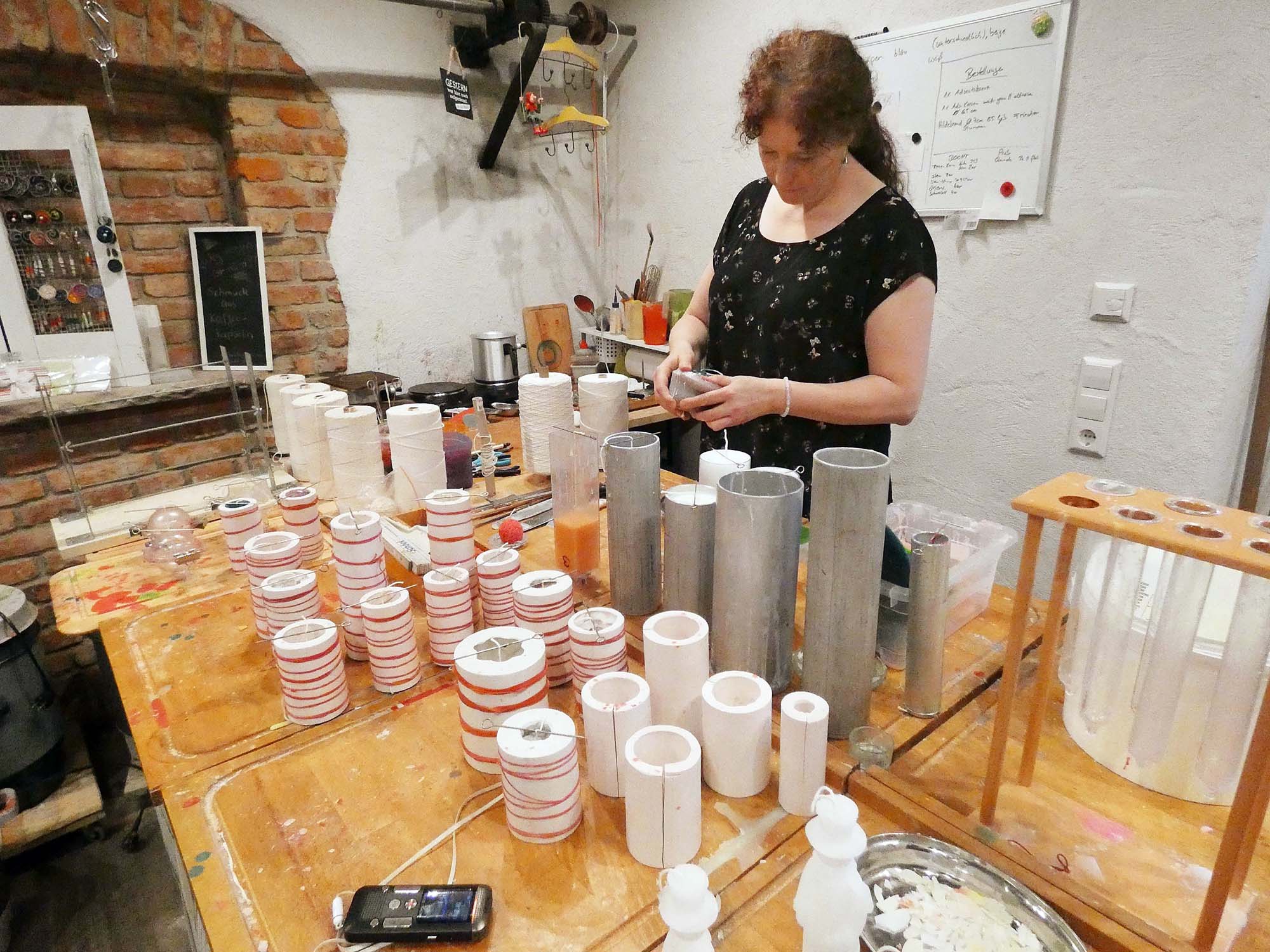 2022-3-25-OH-bia-Bettina Lehmann-Kerzen-u-SP Lehmann-u-Formen