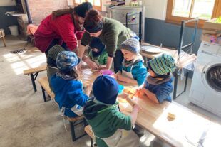 2022-3-30-BI-Sabrina Wiedmer-Naturkindergarten BI-Ostertisch-IMG_3130