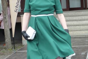 2022-4-11-BI-bia-Ostermarkt-und-Kleid mit Kappi 2