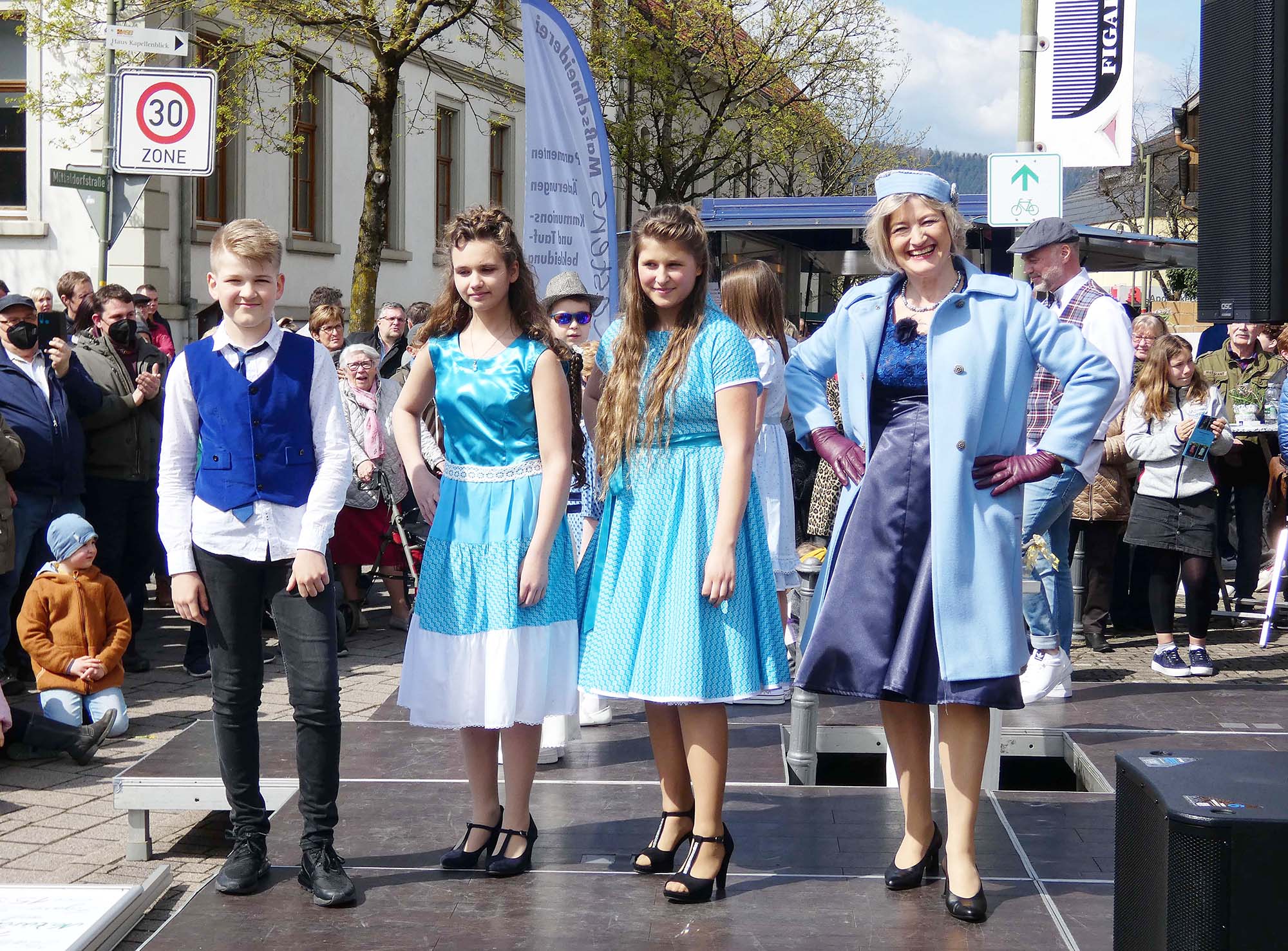 2022-4-11-BI-bia-Ostermarkt-und-Models Kinder-und-Dame 2