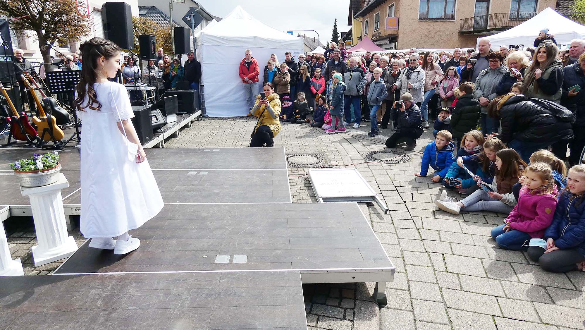2022-4-11-BI-bia-Ostermarkt-und-große Bühne 2 2