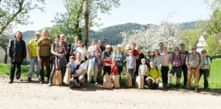 Der Osterhase hatte Überraschungstüten für die Schwarzwaldvereins-Kinder versteckt