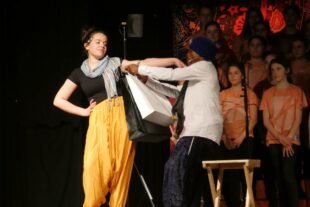 2022-4-22-OH-bia-Adonia-+ Shanila im Shopping-Wahn