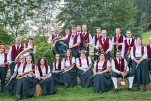 2022-5-13-NO-Tourist-Info-TKN Trachtenkapelle Gruppenfoto 2020-02