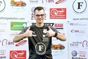 2022-5-13-ZE-UH-wac-SKCU-Schondelmaier Mike_beide Daumen hoch01_1200x1000