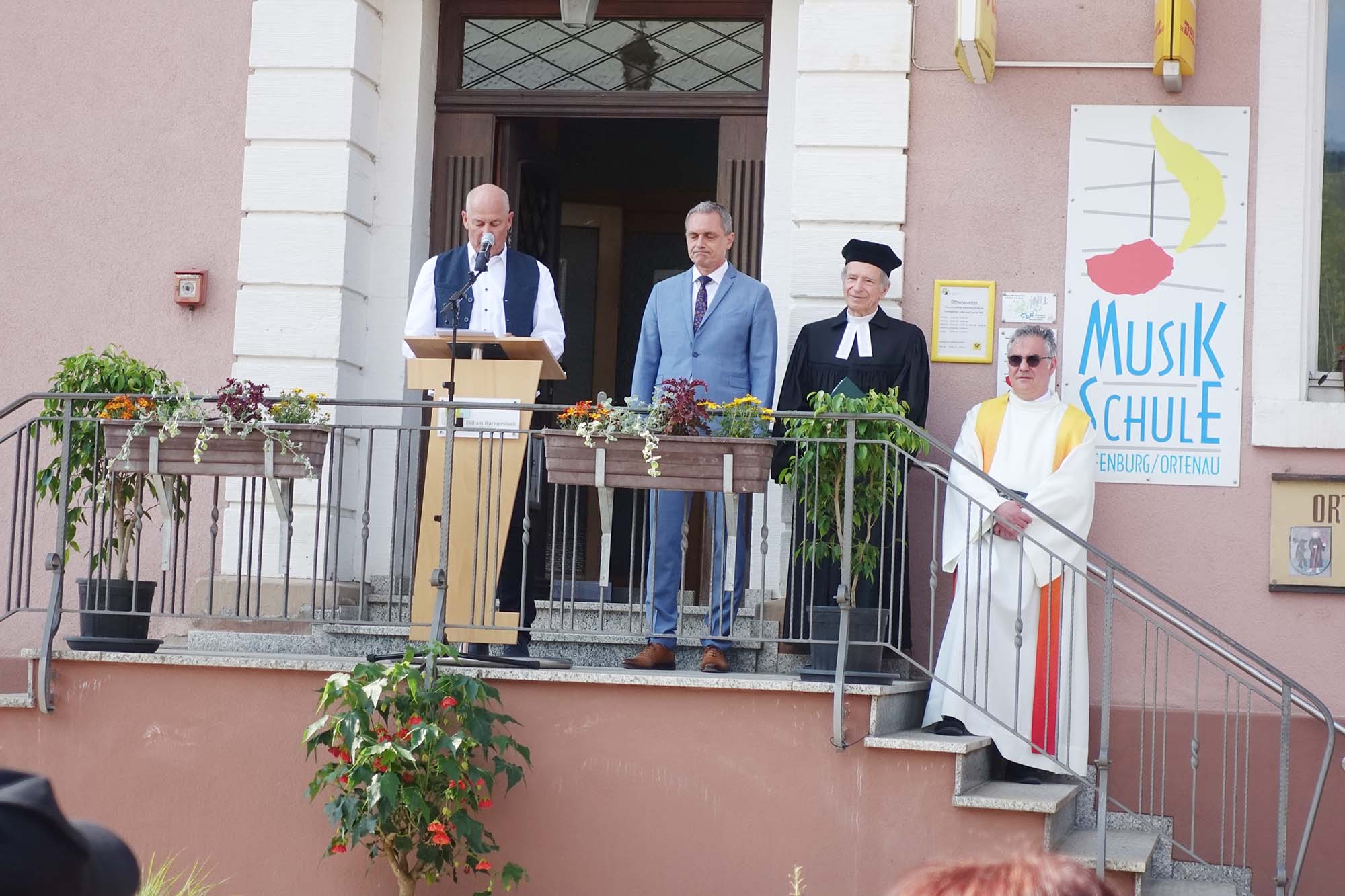 2022-5-2-ZE-UH- hpw- Einweihung Rathausplatz DSC06320