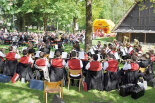 2022-5-4-ZE-UH-Tourist-Info-220508_Maifest-UH.JPG Quelle Musikverein