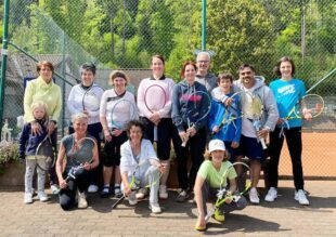 Alt und Jung kämpften um jeden Ball